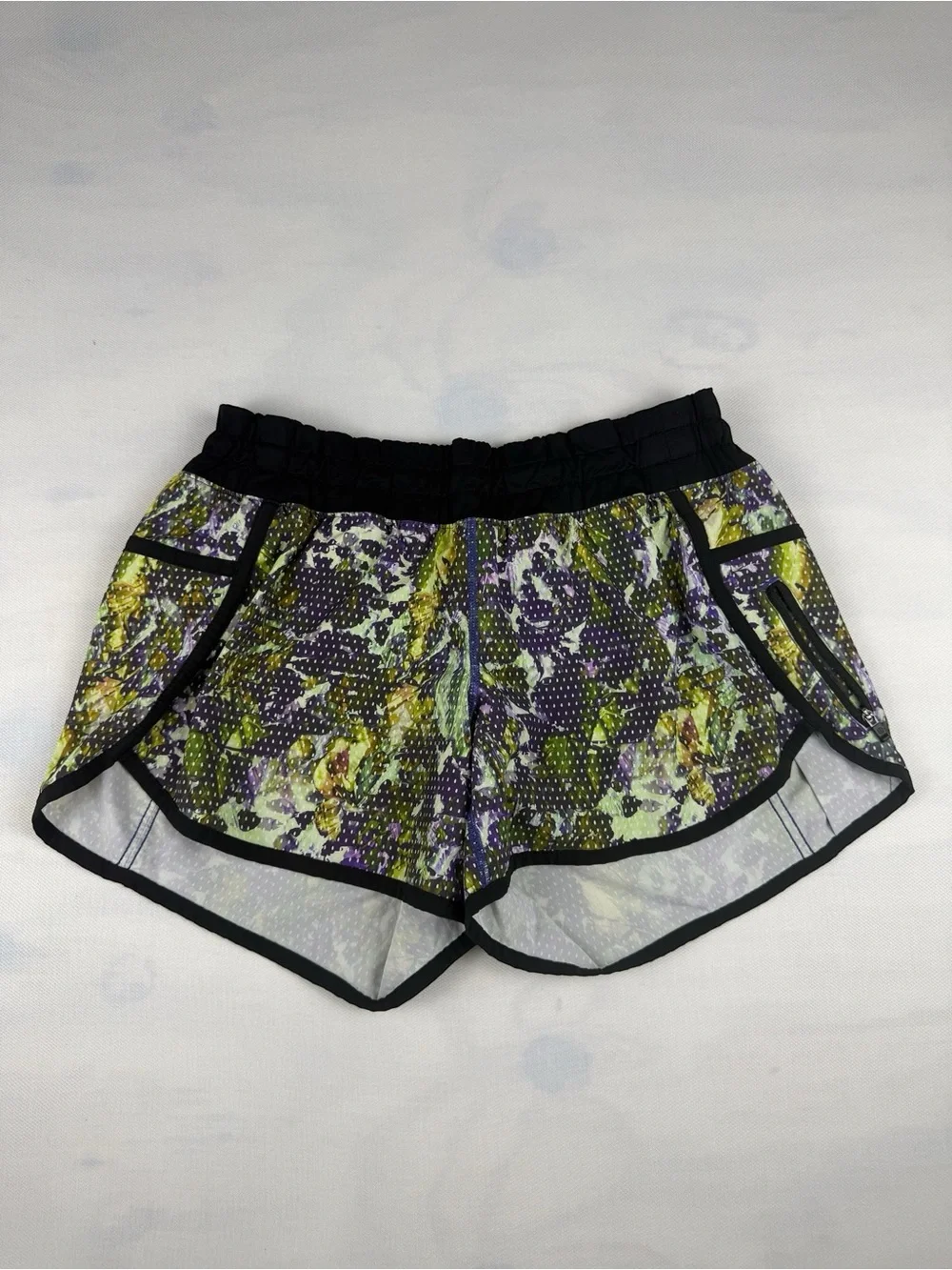 🌟 Lululemon Speed Shorts - Retired Print - Moody Mirage - Size 6 💜💚